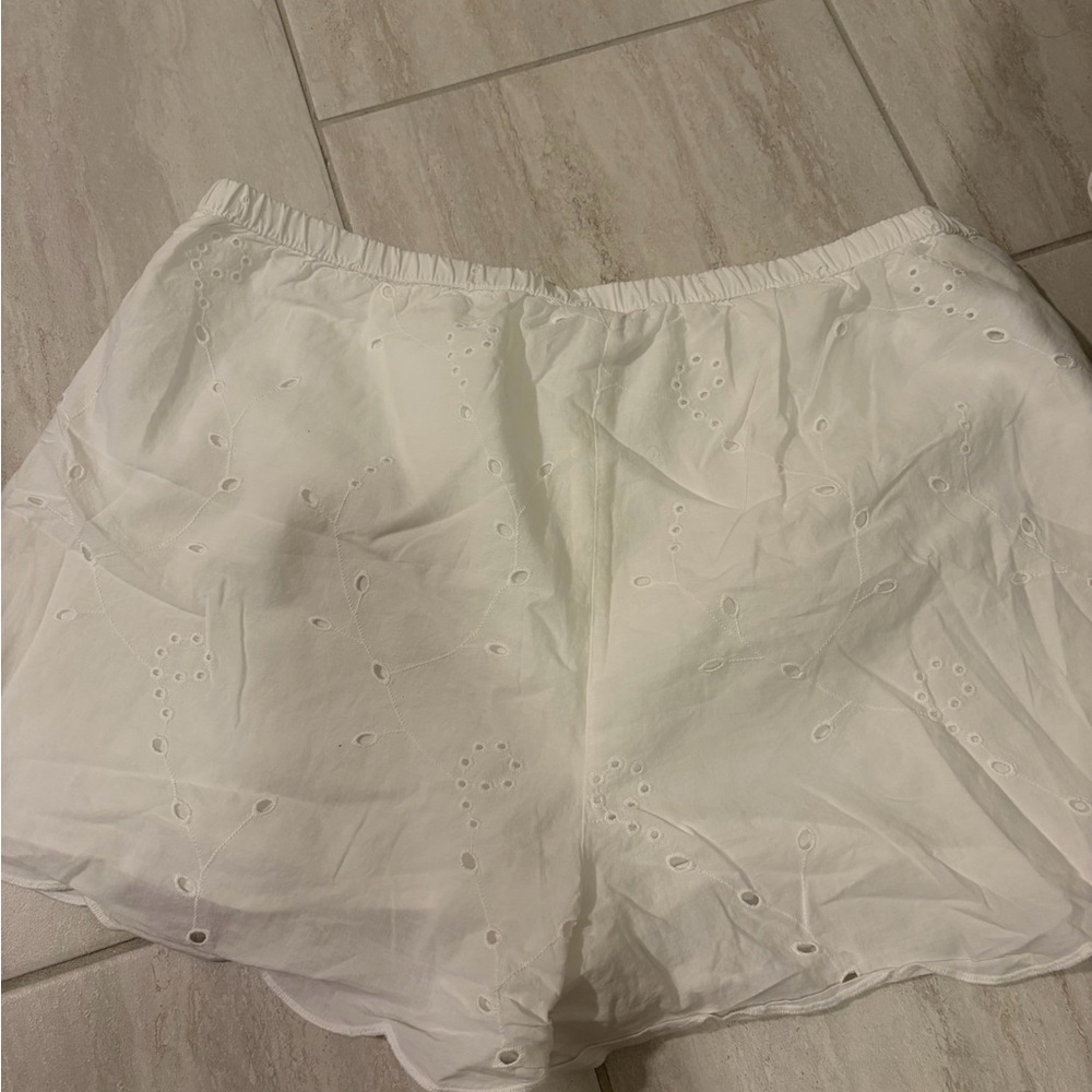 a new day White High Waist Eyelet Shorts Size L